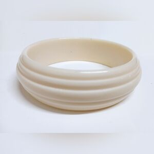 Vintage Retro Cream Plastic Bangle Bracelet
